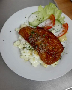 Kartoffelsalat mit Schnitzel