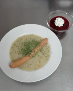 Kartoffesuppe mit Wurst