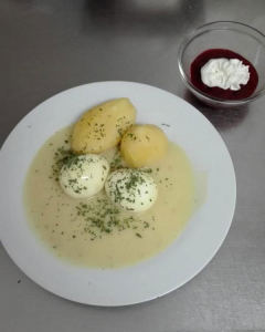 Senfsoße mit Ei und Kartoffeln